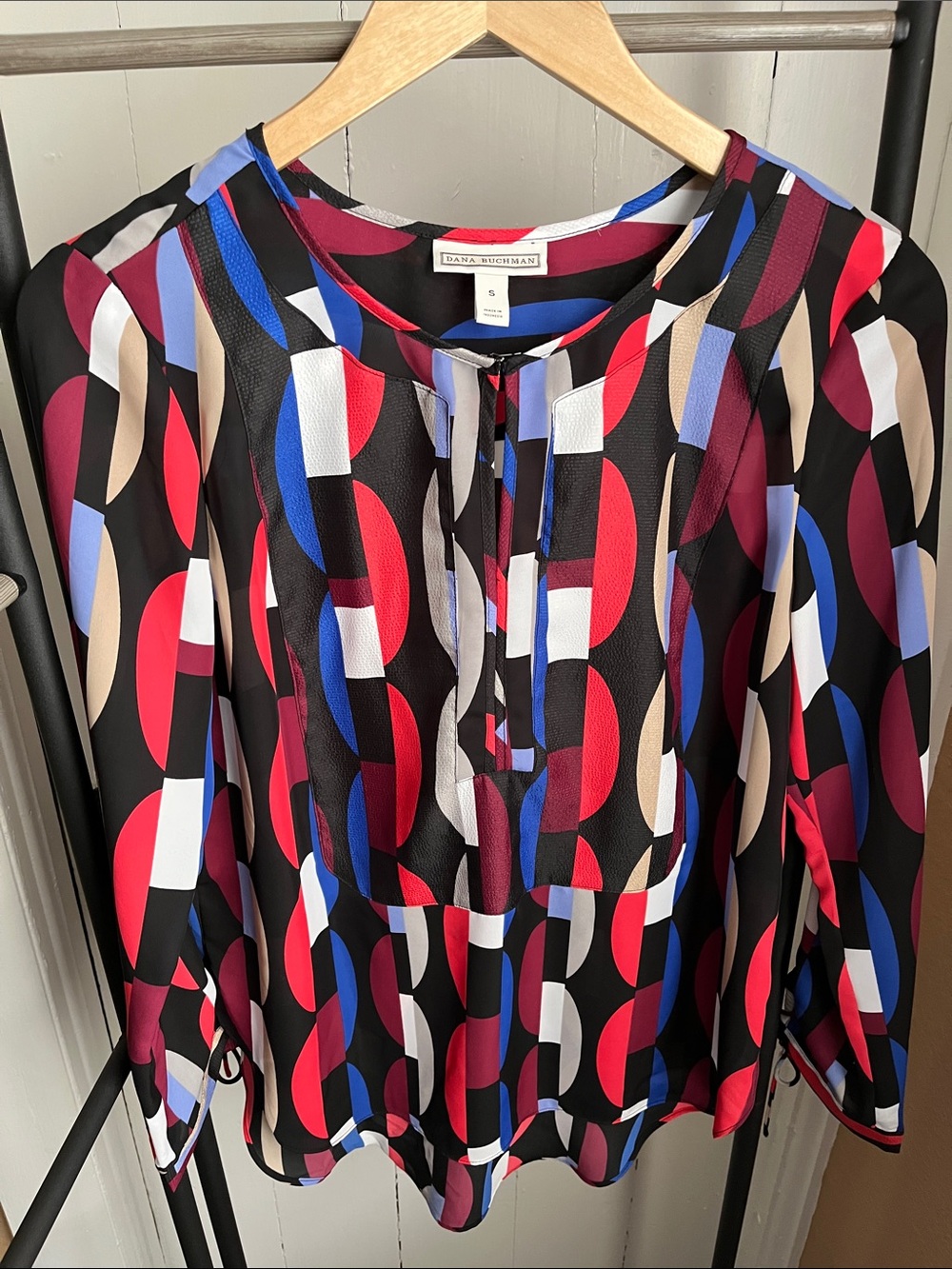 Dana Buchman Blouse multicolor deep shades with beige tones